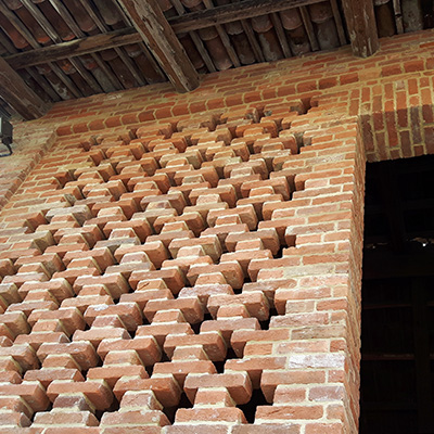 Trillage a croce in mattoni antichi